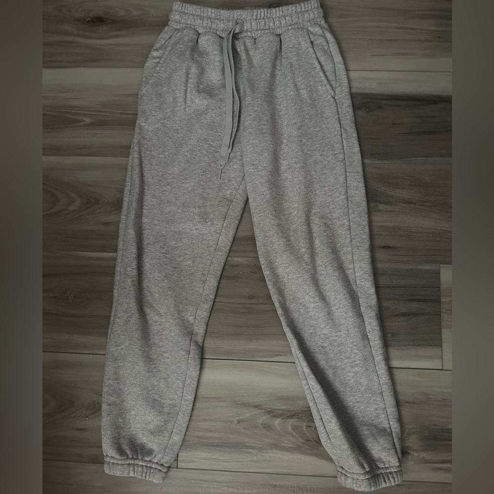 Fabletics gray sweat pants!